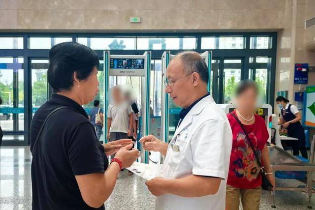 滨州医学院附属医院药学部联合滨州市药品不良反应监测中心开展全